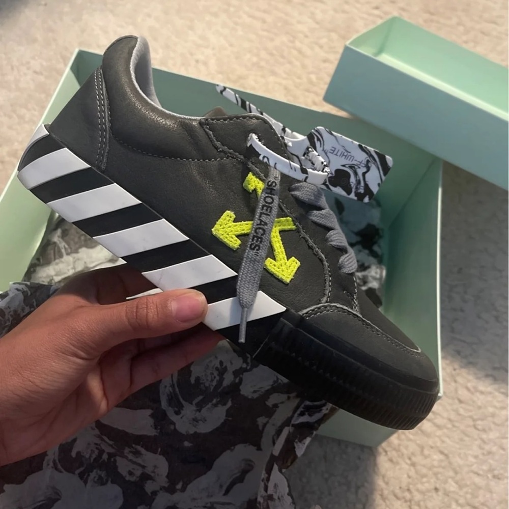 Offwhite low top sneakers